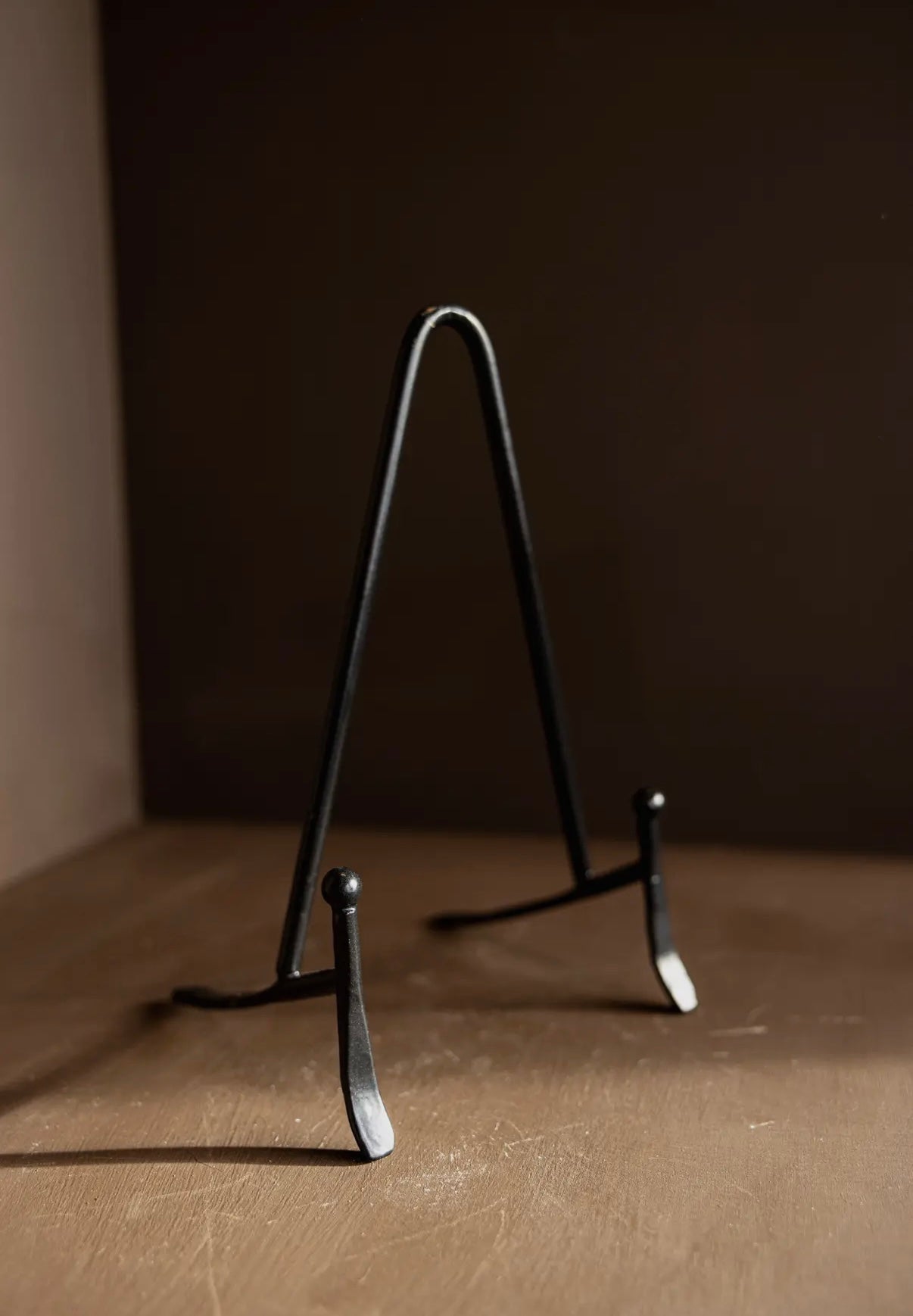 Iron Tabletop Easel | Minimalist Display Stand for Artwork, Photos & Signs